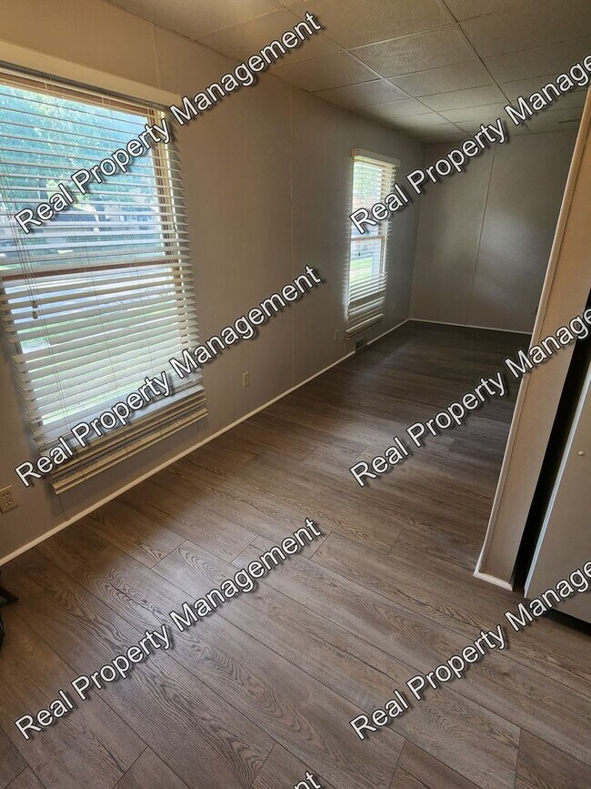 Building Photo - One Bedroom All Utilities Included