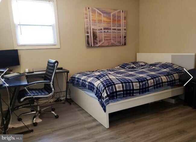 Building Photo - 224 W 2nd St