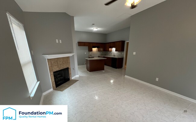 Foto del edificio - 5600 Falling Bark Dr