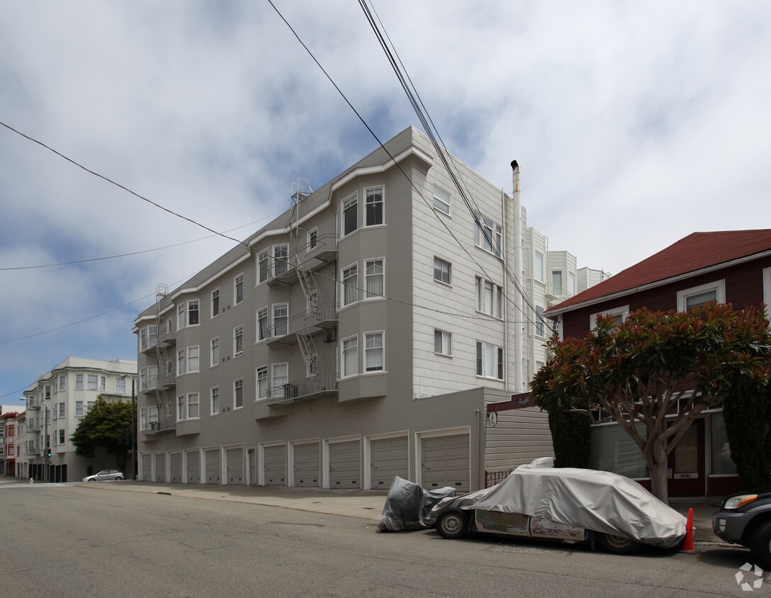 Building Photo - 2665 Franklin St