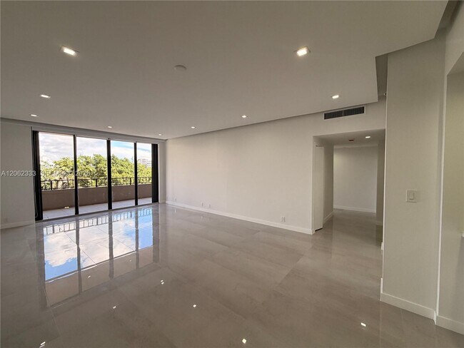 Foto del edificio - 151 Crandon Blvd