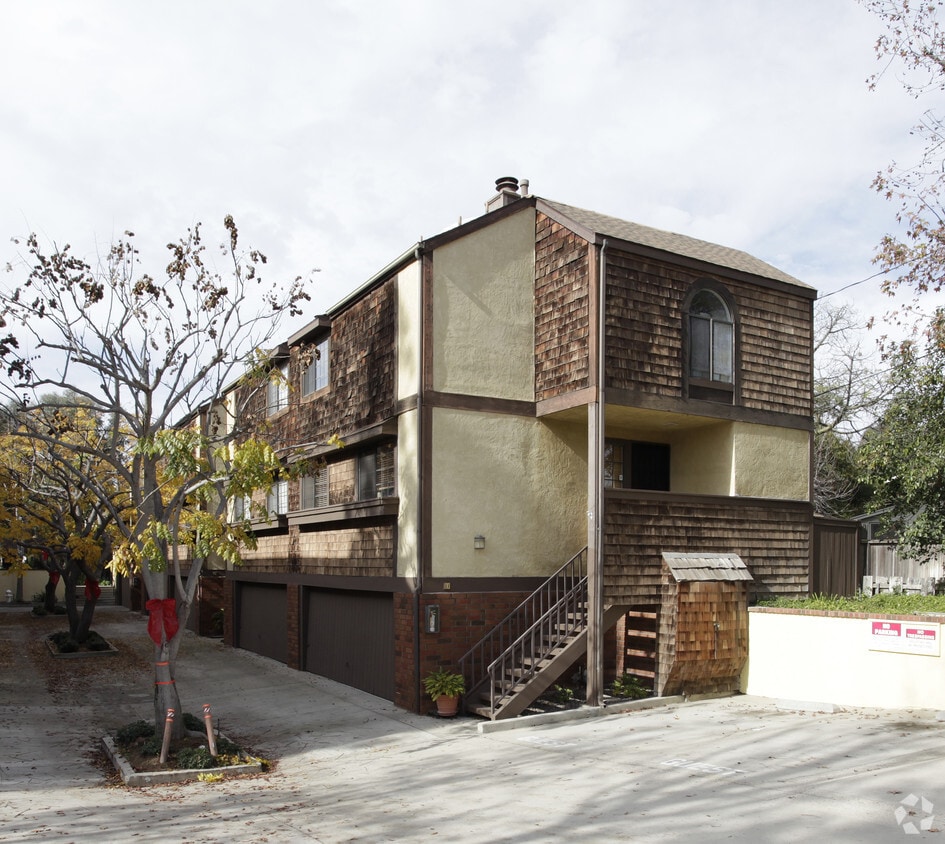 Building Photo - 1925 Anaheim Ave