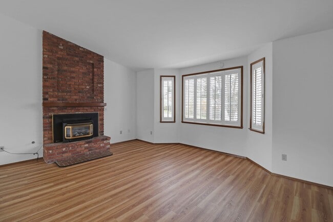 Building Photo - 3 Bed 2.5 Bath - Dog per Approval - Groups - Hillcrest - NAS Whidbey