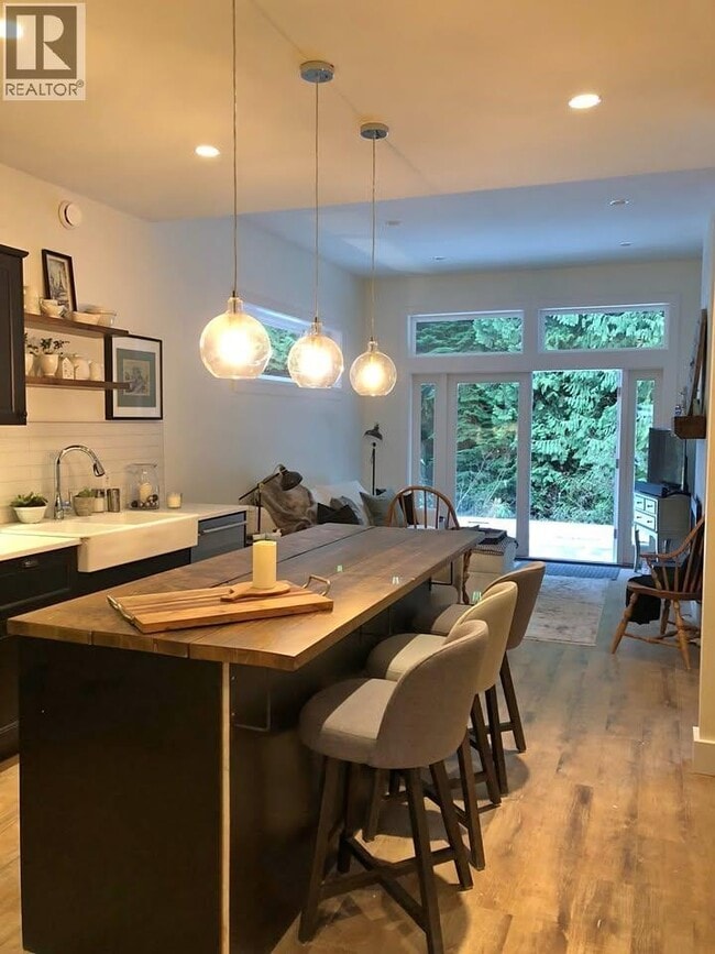 Building Photo - 721 Wellington Dr