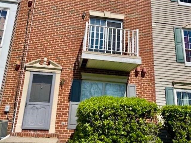 Building Photo - 76 Cherry St
