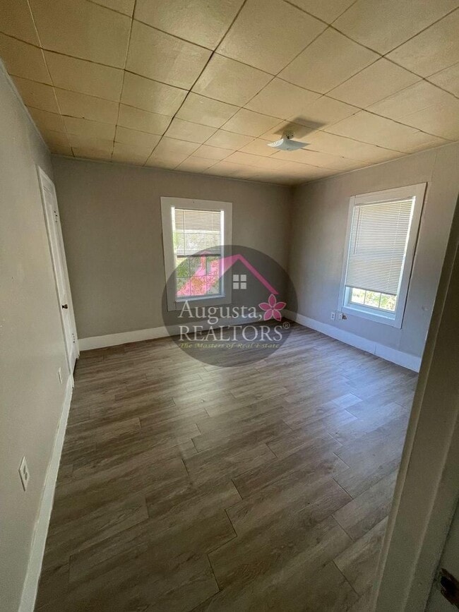 Building Photo - One Bedroom Near ACU!