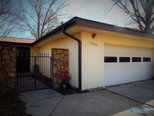 Building Photo - 10029 Nadina Dr SE