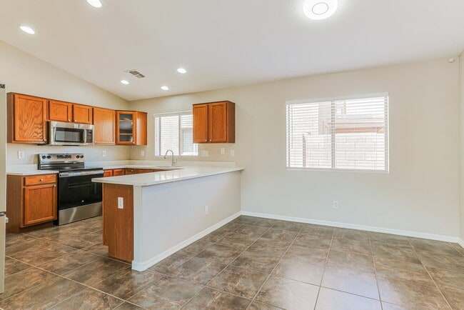 Building Photo - 42760 W Blazen Trail