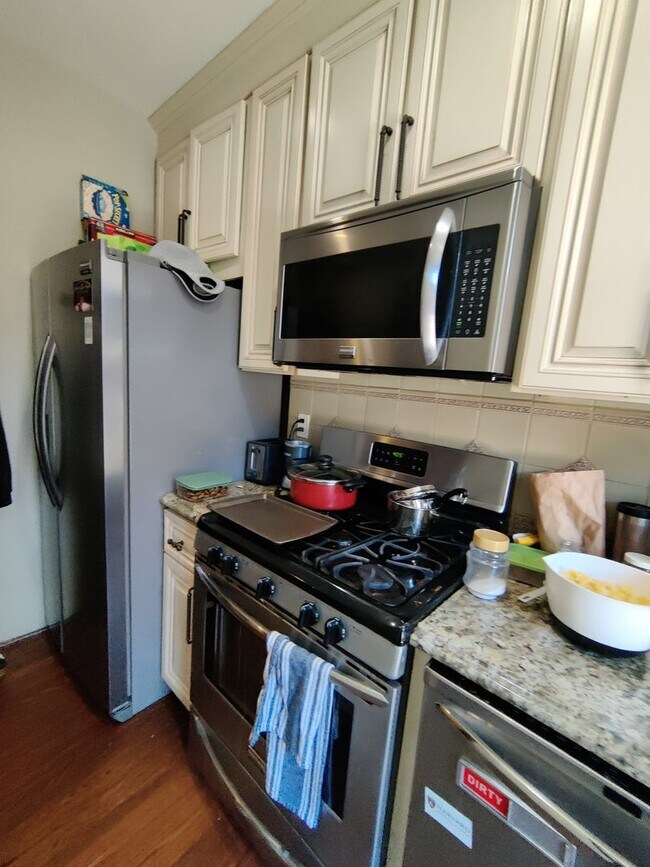 Building Photo - Central Mission Hill Location, In-Unit Washer and Dryer, Stainless Steel Kitchen Appliance, Big b...