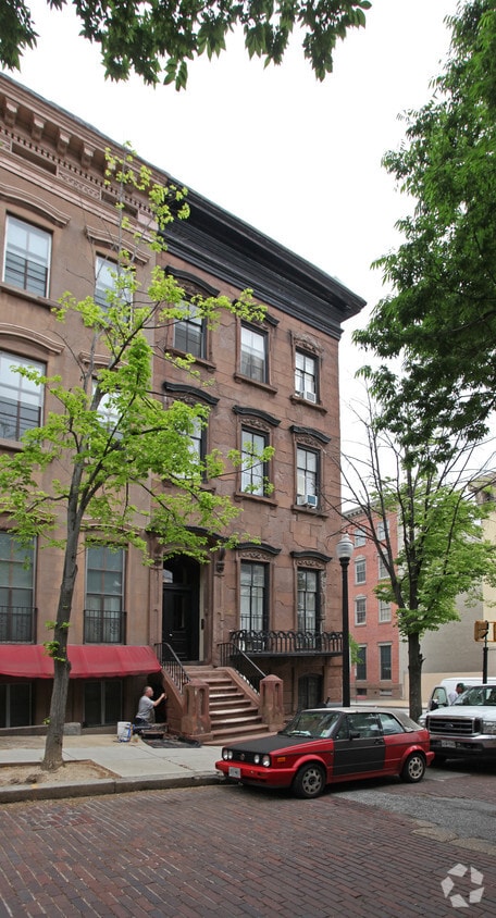 Photo - 28 E Mount Vernon Pl