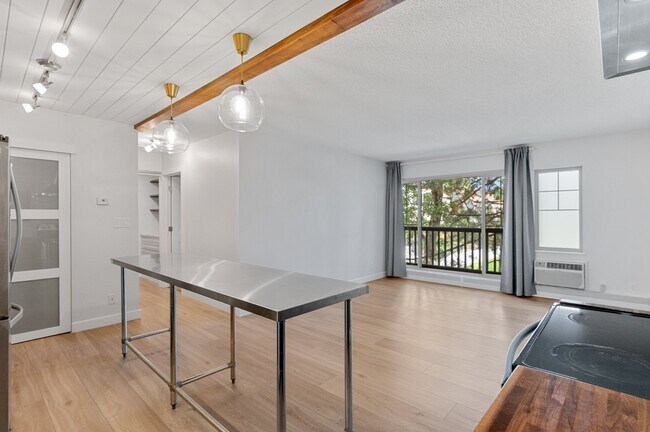 Building Photo - 850 W Moorhead Cir