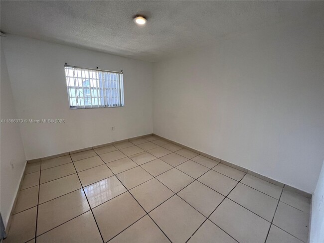 Foto del edificio - 1661 SW 3rd St