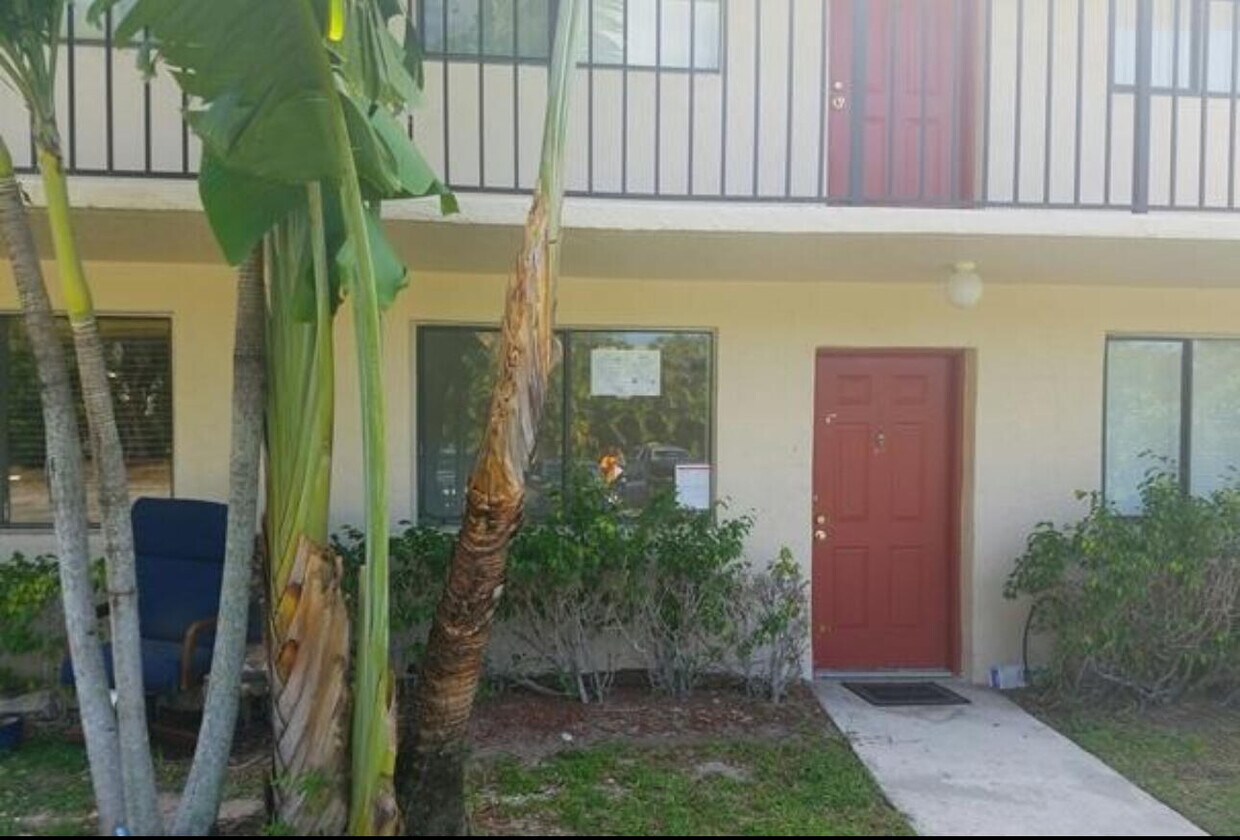 Primary Photo - 300 Nottingham Cir