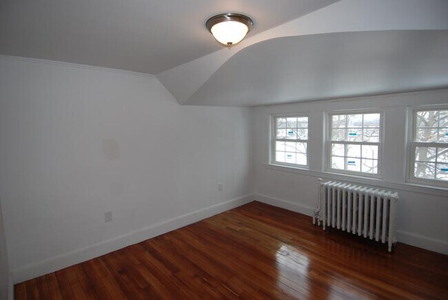Building Photo - 48 Bellevue St