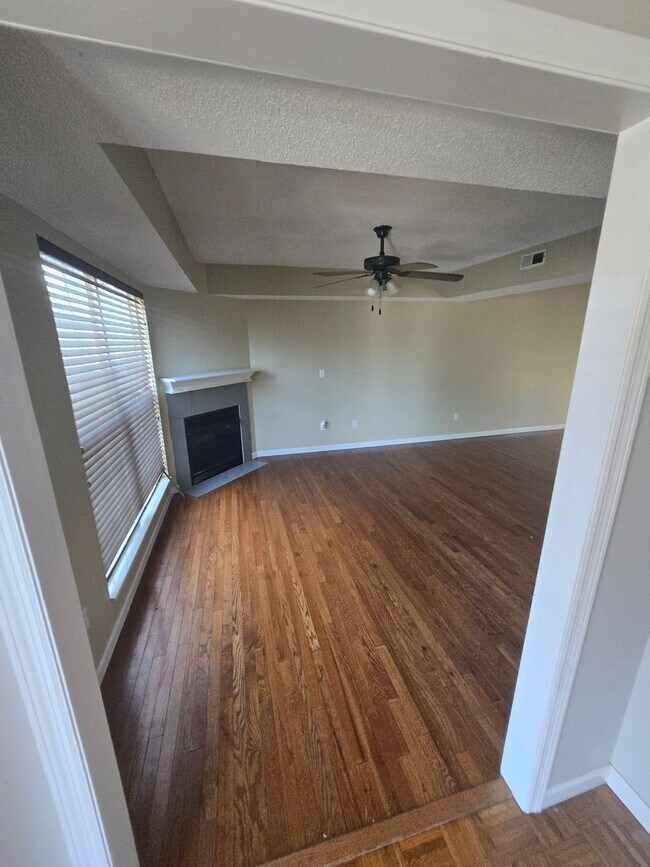 Foto del edificio - Spacious 2-Bedroom Condo in Johnson City