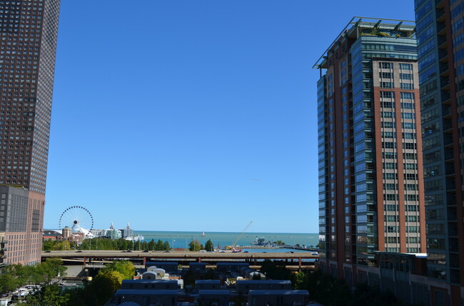 Building Photo - 440 N McClurg Ct