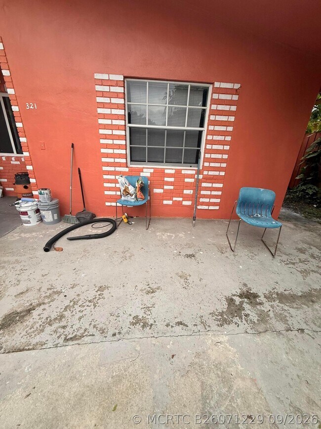 Foto del edificio - 321 NW 57th St