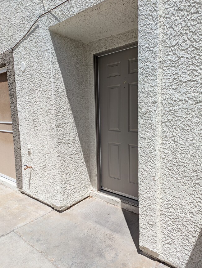 Building Photo - 203 Oro Canyon St
