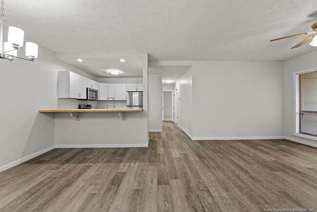 Foto del edificio - 1865 Tryon Dr