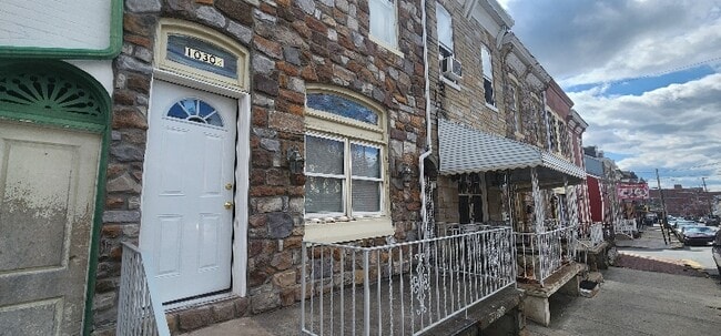 Building Photo - 1030A Elm St