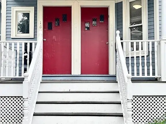 Vista frontal - 18 Walden St