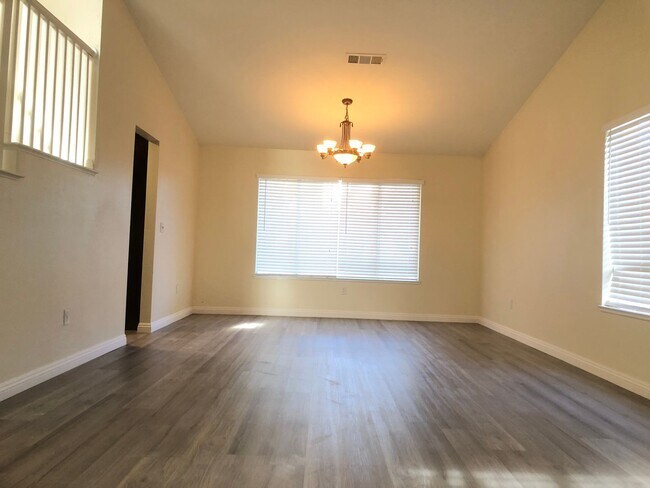 Foto del edificio - 8632 Skyward Ct