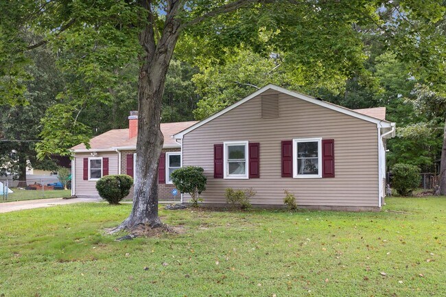 Foto del edificio - Updated Four bedroom, two full bathroom home