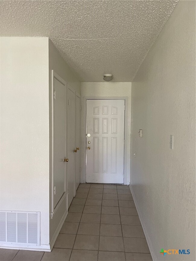 Building Photo - 2403 Hunt Dr