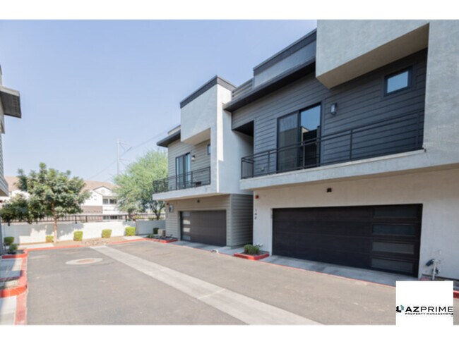 Foto del edificio - Live the Luxe Lifestyle in this Stunning 3...