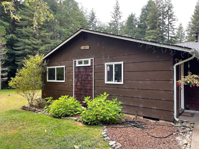Building Photo - Private 3-Bedroom Home on 3 Acres