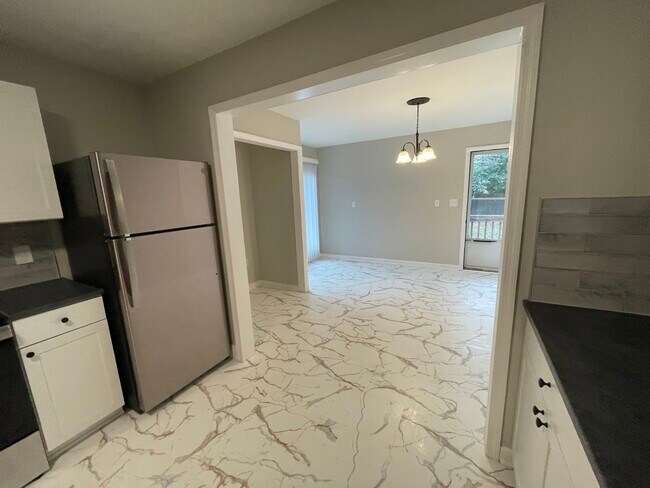 Building Photo - 909 Sandalwood Dr