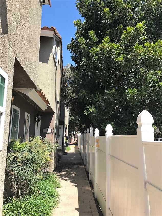 Primary Photo - 685 W 18th St