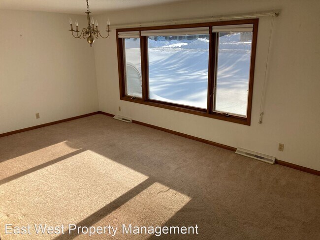 Foto del edificio - 3 br, 2 bath House - 1601 Maple Grove Rd