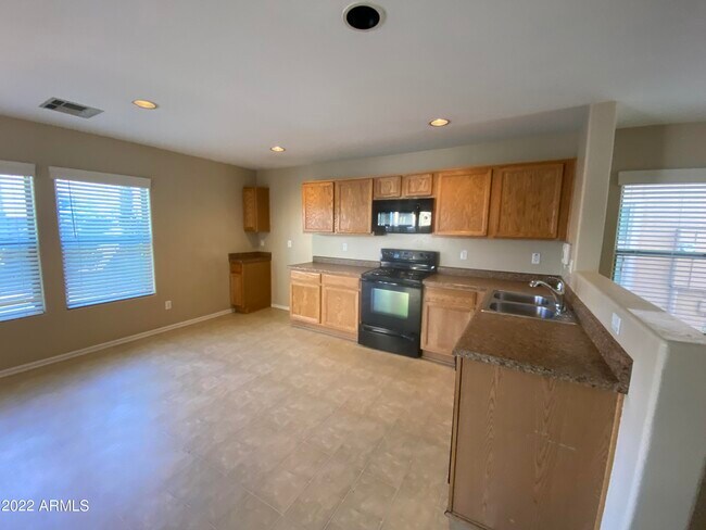Foto del edificio - 4925 N 108th Ave