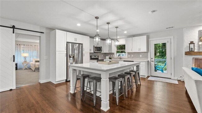 Building Photo - 204 Cold Creek Dr