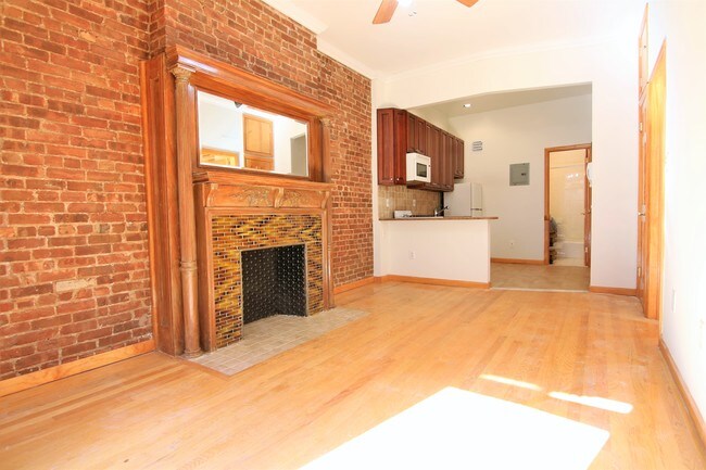 Building Photo - 315 W 100th St