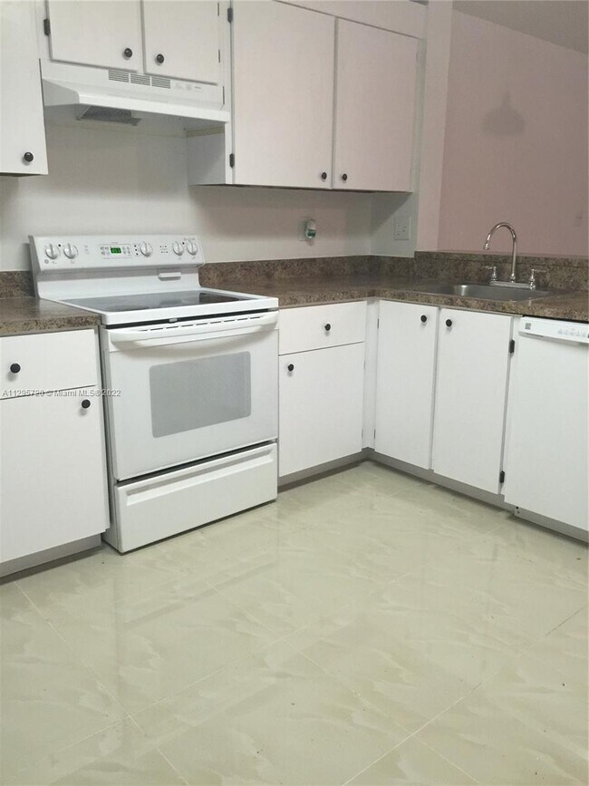 Foto del edificio - 10125 W Sunrise Blvd