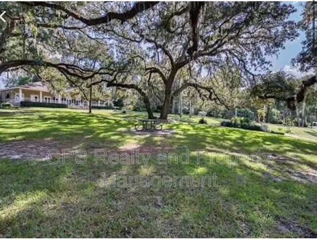 Foto del edificio - 217 Crown Oaks Way