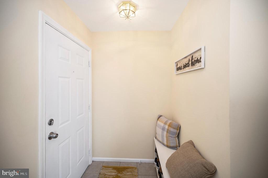 43 White Pine Cir Unit 303, Stafford, VA 22554 Room for Rent in