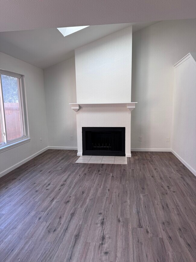 Building Photo - 92 Quinn Ave