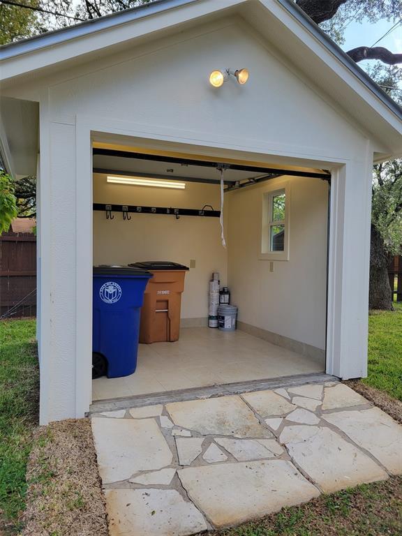Building Photo - 4012 Hyridge Dr