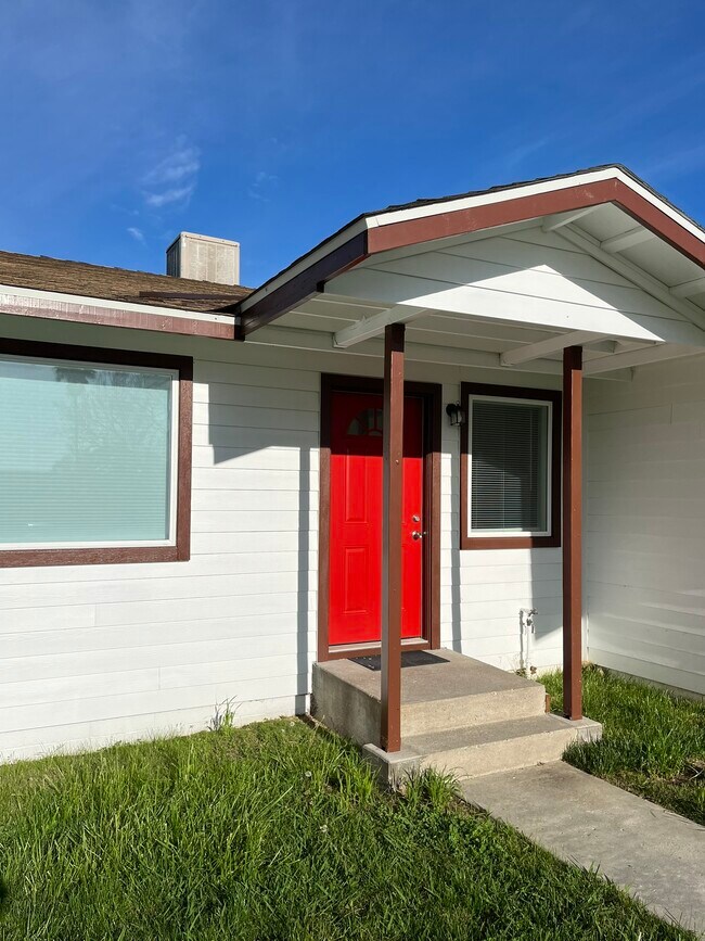 Building Photo - 2535 Oriole Dr