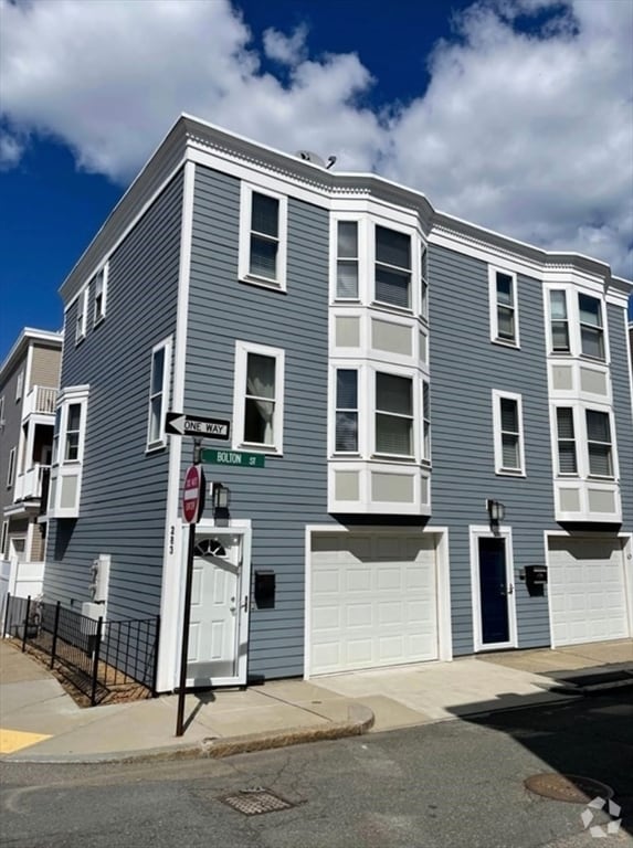 Building Photo - 283 C St
