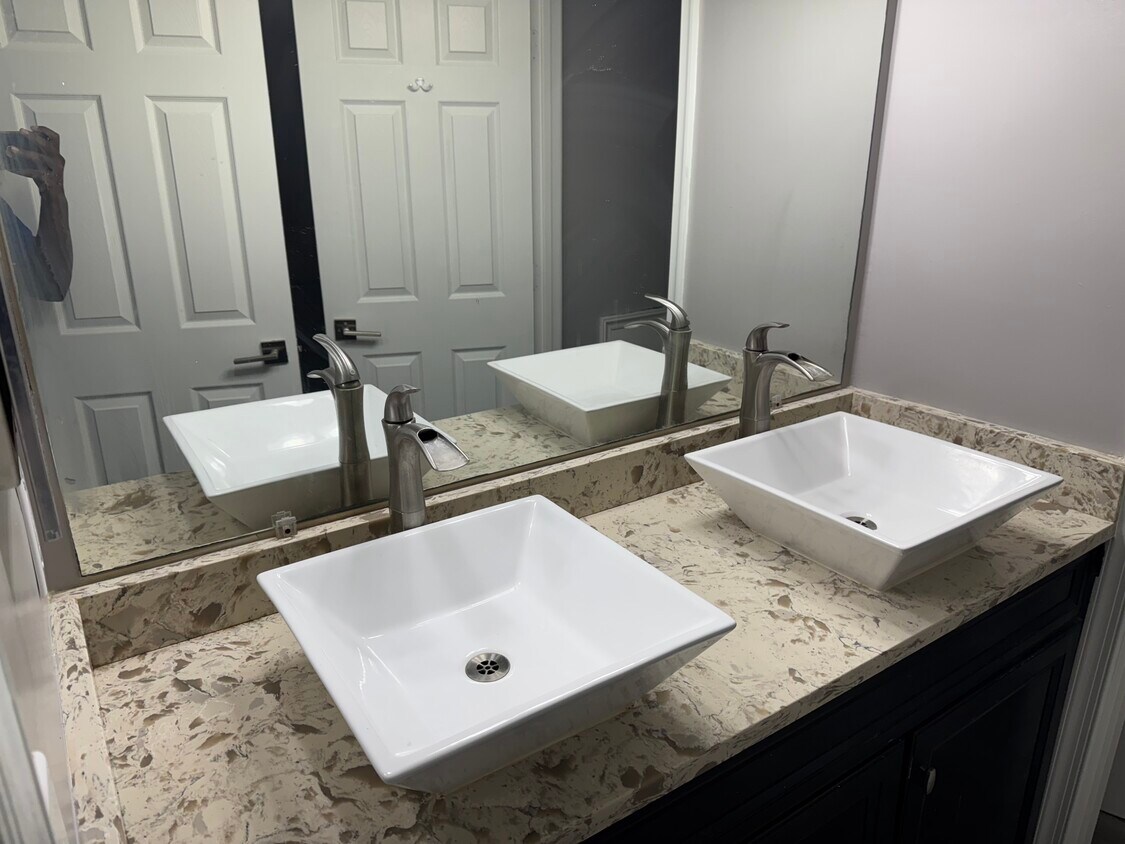 Primary Photo - 213 Royal Oak Ct