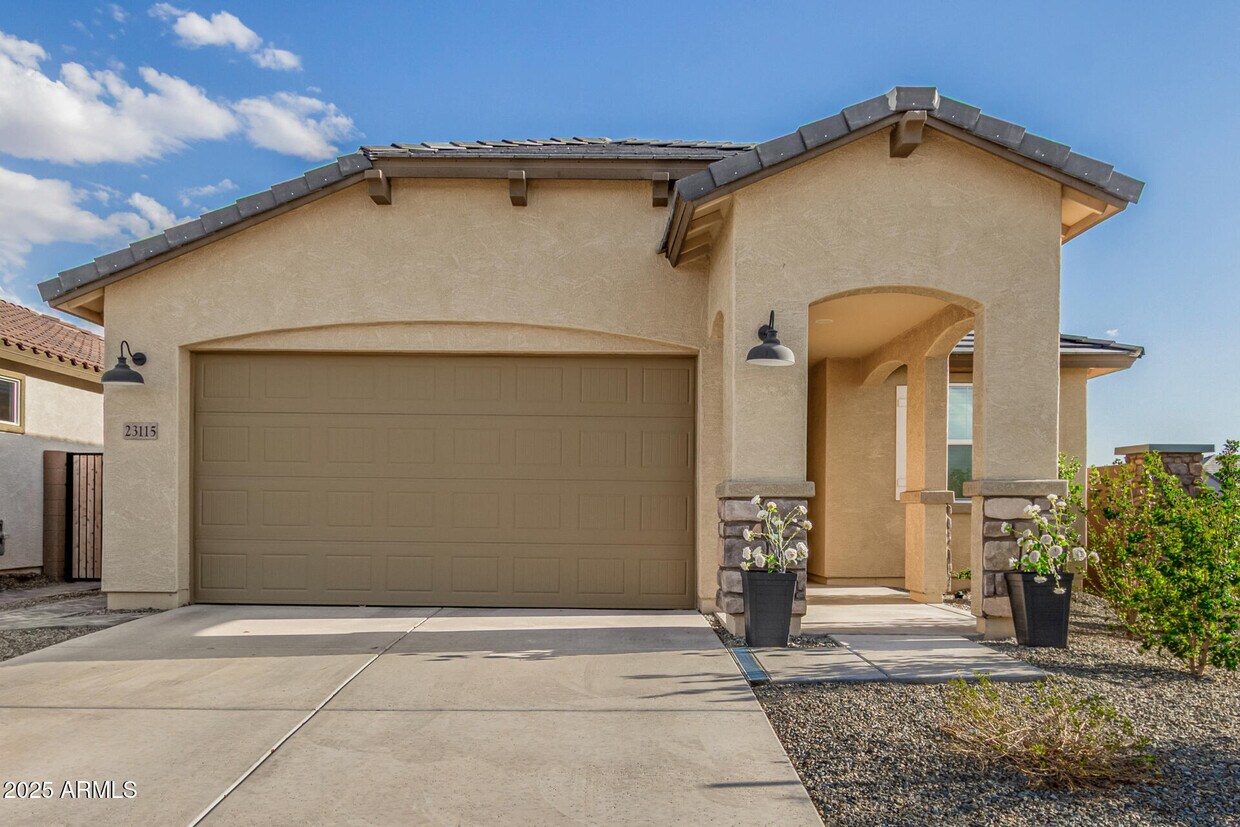 Foto principal - 23115 E Twilight Dr