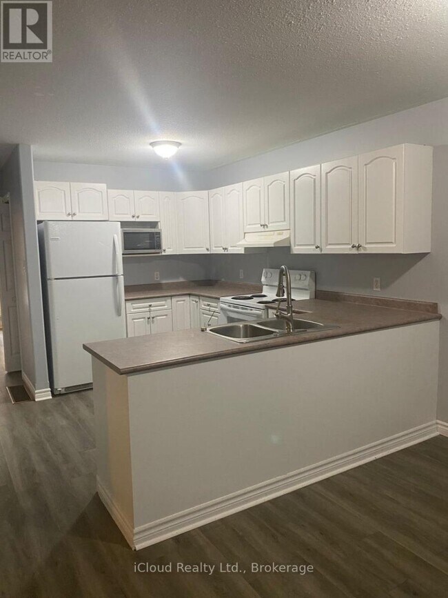 Building Photo - 122 Marlborough St