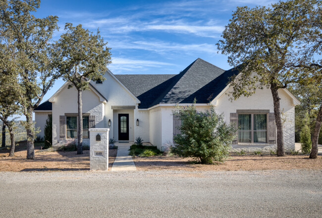 Building Photo - 440 Valley Vista