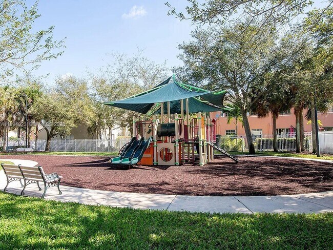 Foto del edificio - 3951 NW 92nd Ave