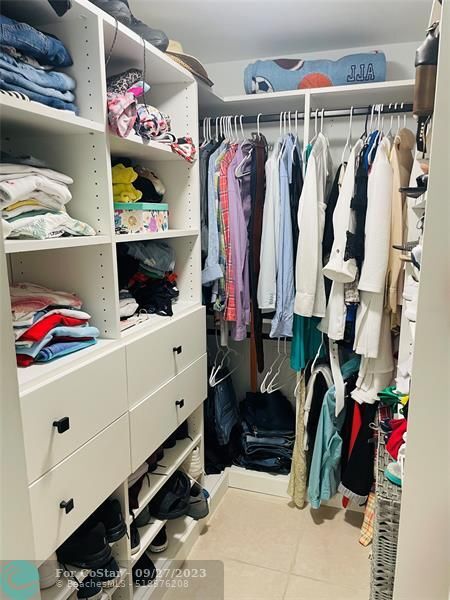 Foto del edificio - 8745 Shadow Wood Blvd