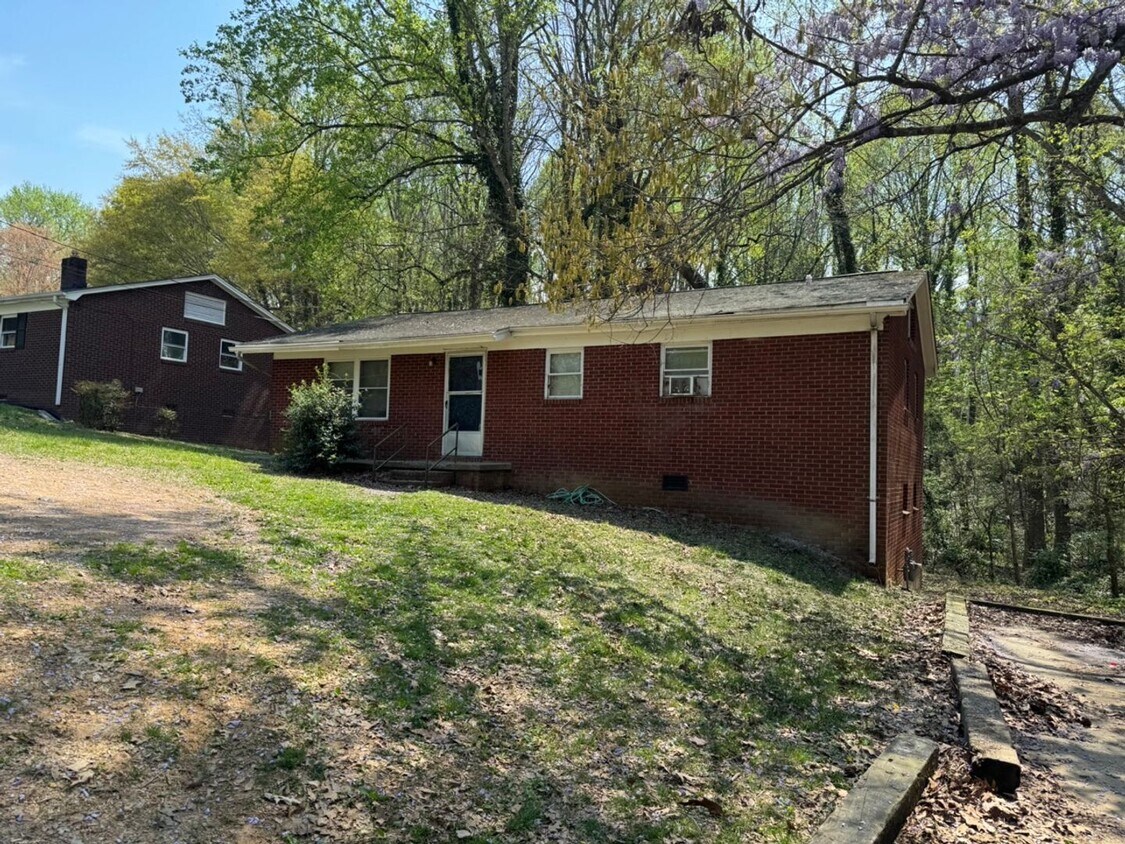 734 Vale St, Shelby, NC 28150 - House Rental in Shelby, NC | Apartments.com